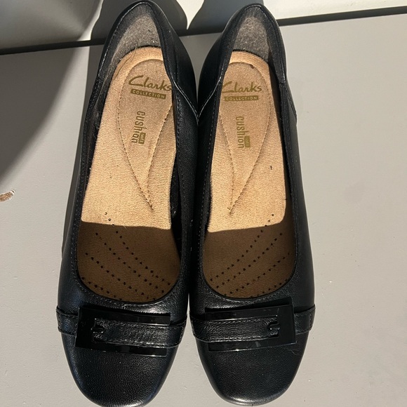 Black Clarks flats with buckle across front women’s 7 - Picture 1 of 6
